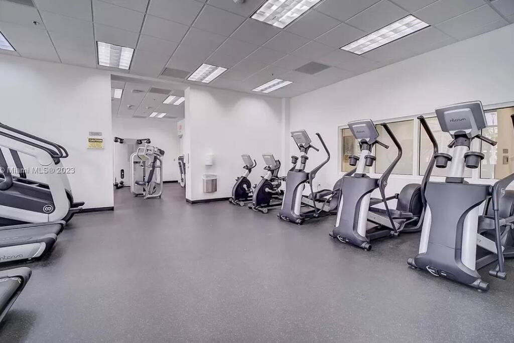 Apartamento New Stunning 2br Brickell Condo-free Parking