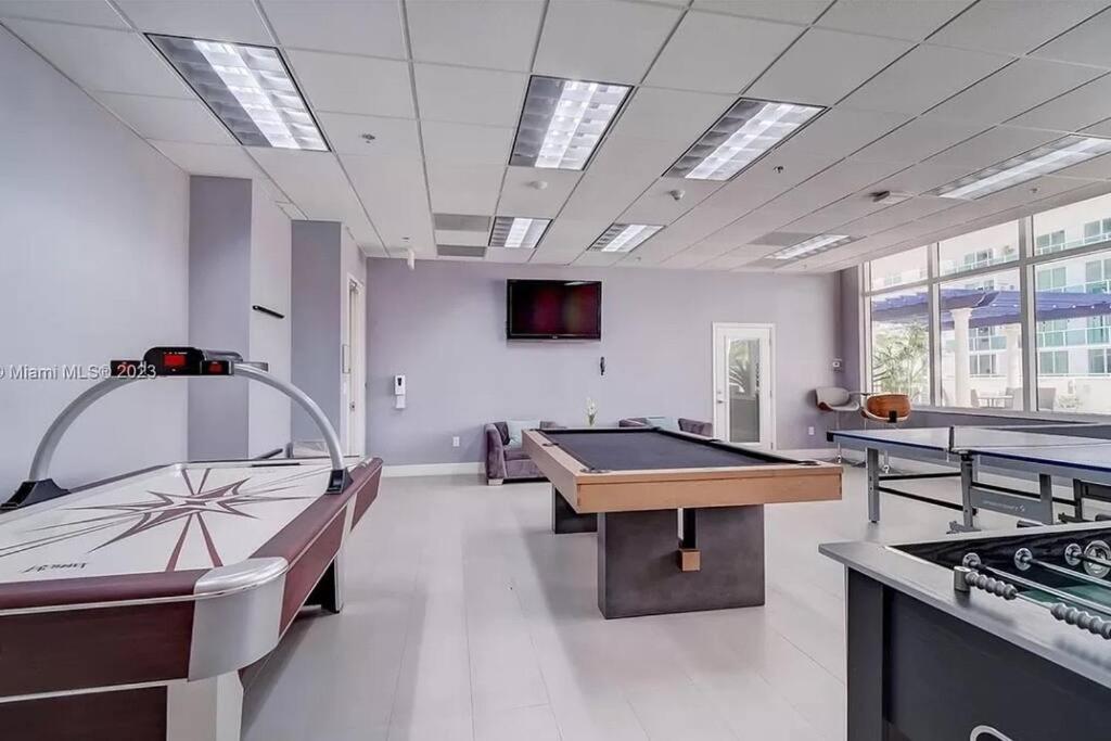 Apartamento New Stunning 2br Brickell Condo-free Parking