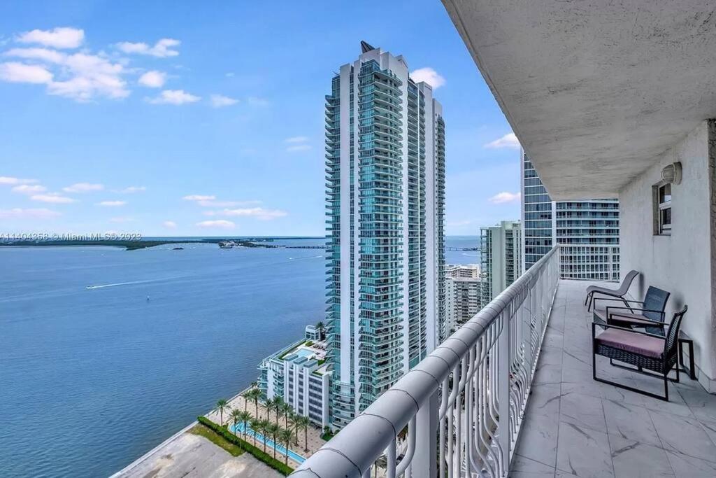 Apartamento New Stunning 2br Brickell Condo-free Parking