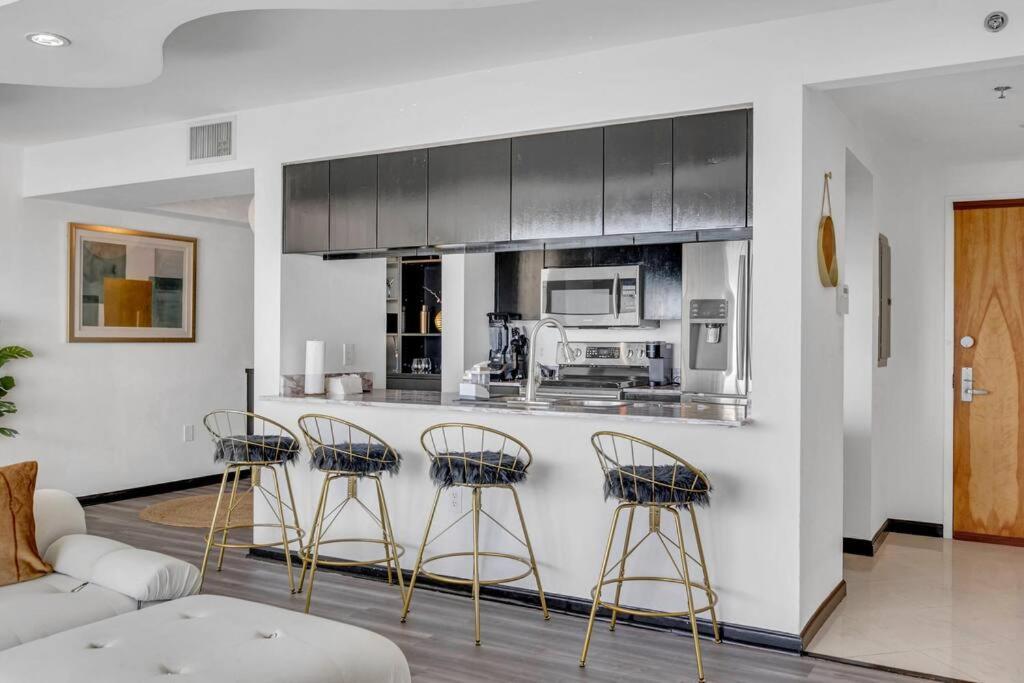 Apartamento New Stunning 2br Brickell Condo-free Parking *