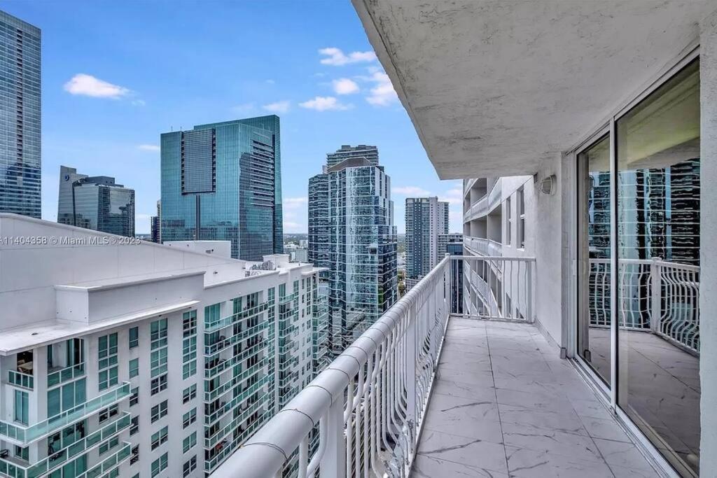 Apartamento New Stunning 2br Brickell Condo-free Parking *