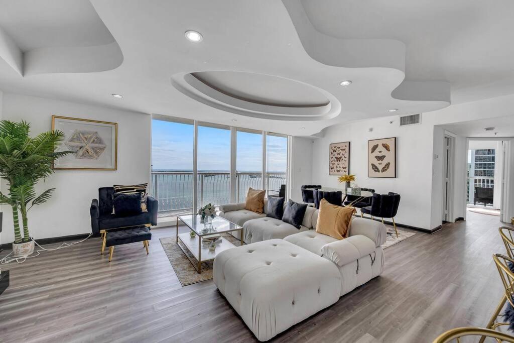 Apartamento New Stunning 2br Brickell Condo-free Parking