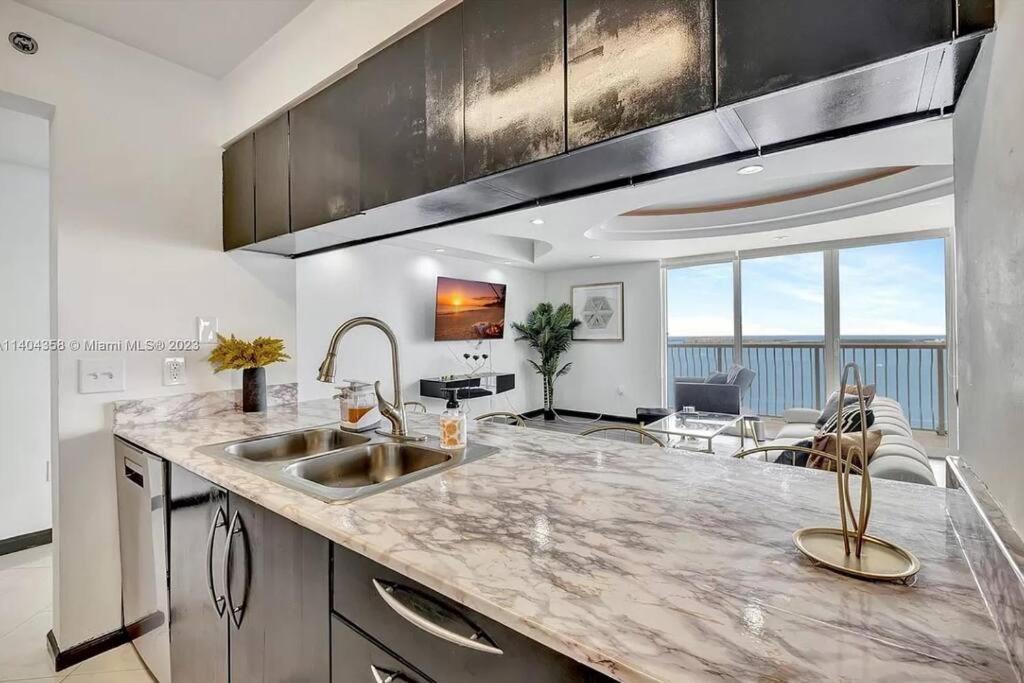 New Stunning 2br Brickell Condo-free Parking Apartamento *
