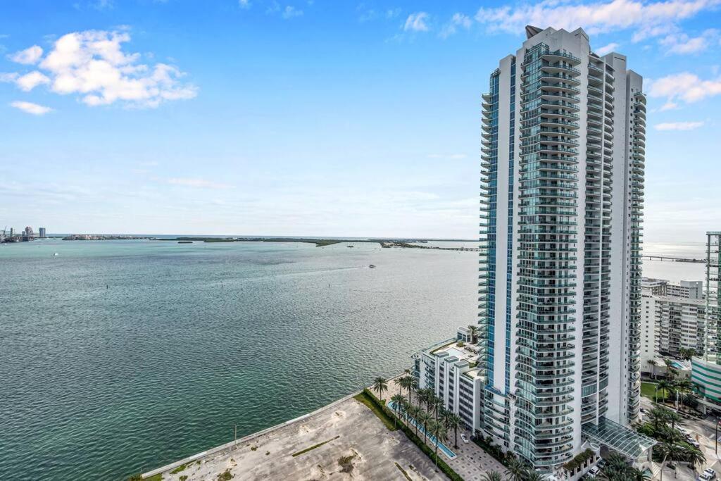 Apartamento New Stunning 2br Brickell Condo-free Parking